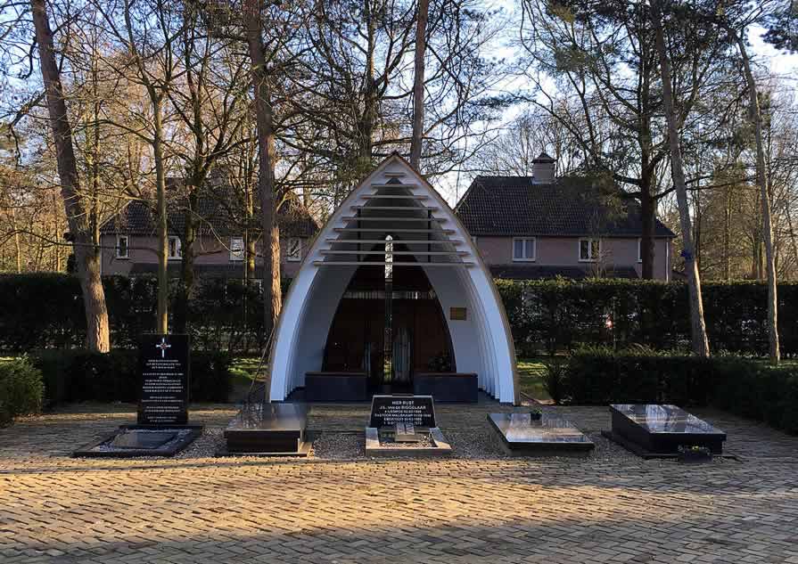 Gedachteniskapel bij begraafplaats Maliskamp