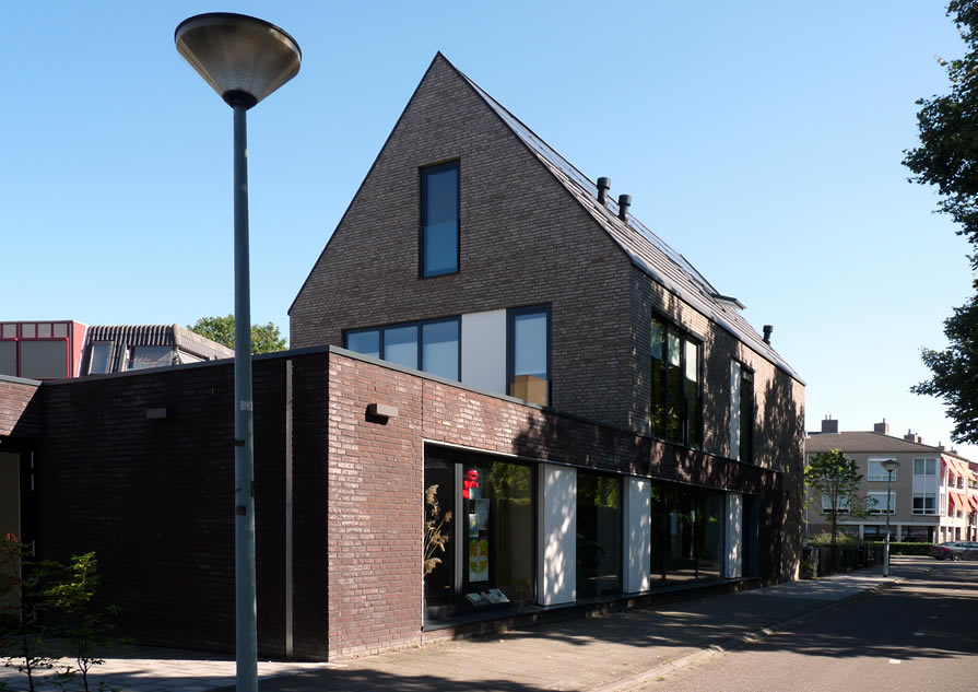 Rechterzijde Parochiecentrum Lambertuskerk Rosmalen
